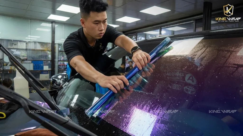 Dán phim cách nhiệt giá rẻ có thật sự hiệu quả? Phân tích rủi ro thường gặp, nhược điểm và những điều cần biết trước khi quyết định dán cho ô tô.